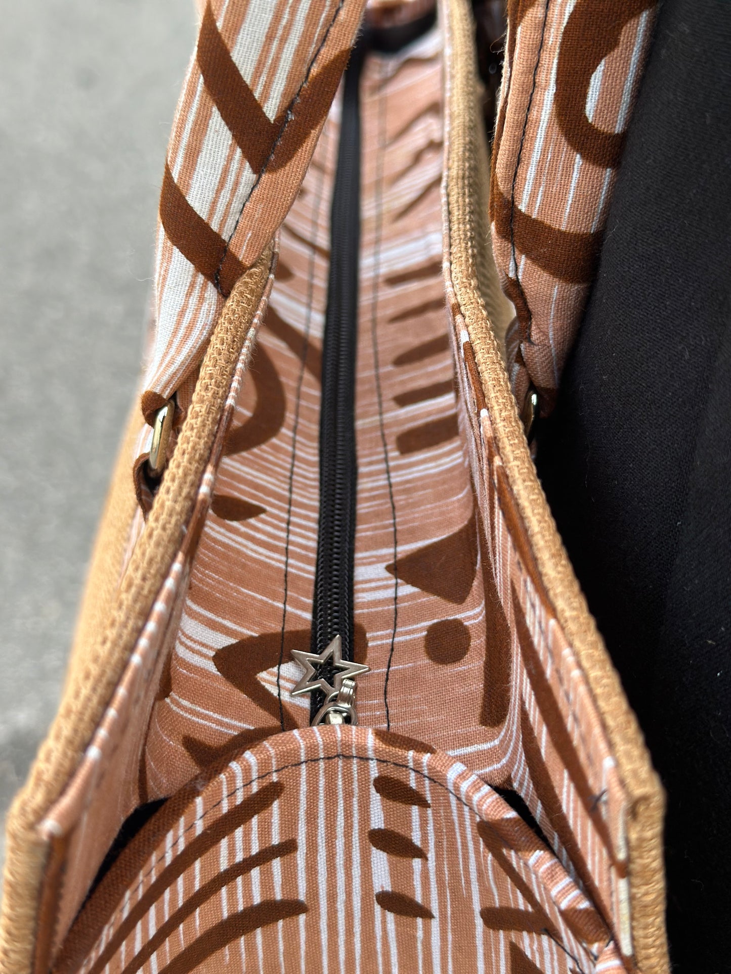 Grand Sac à Main en Tissu Bogolan Fait Main – Artisanat du Sénégal